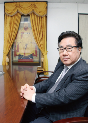 성화제 양복 프로필 (한나라).png