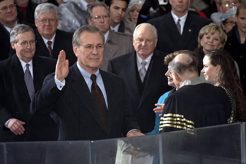 파일:도널드 럼즈펠드 1기 취임선서.png