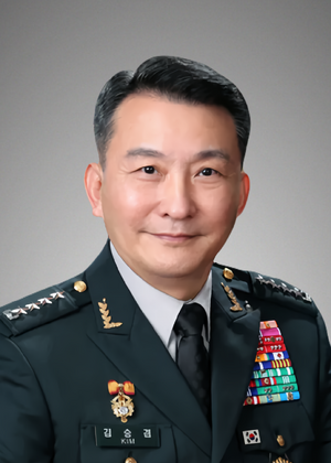 김승겸 (굳세어라 금순아).png