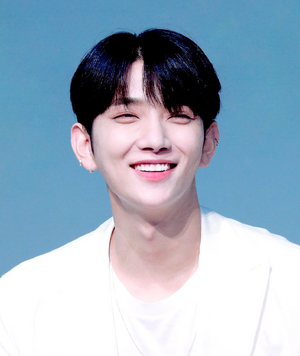 플로라 한선우 프로필.png