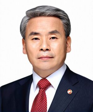 이종섭 각료 프로필 (한나라).jpg