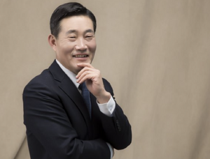 플로라 신붕식 프로필.png