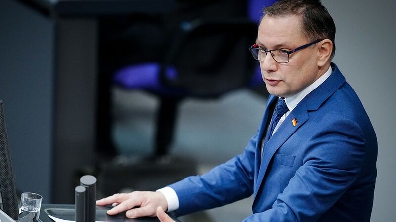 파일:티노 흐루팔라 연설.jpg