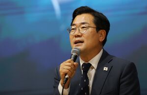 최고위원회의에서 발언하는 박찬대 주석.jpg