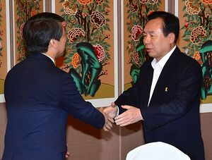 선진당 악수.jpg