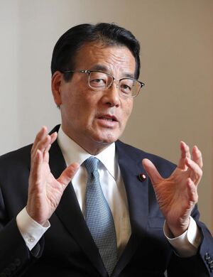 오카다 가쓰야.jpg